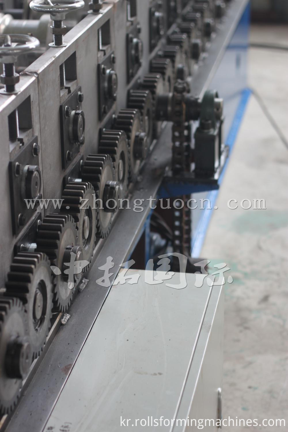 릿지 롤 성형기 (19) Ridge roll forming machine (19)